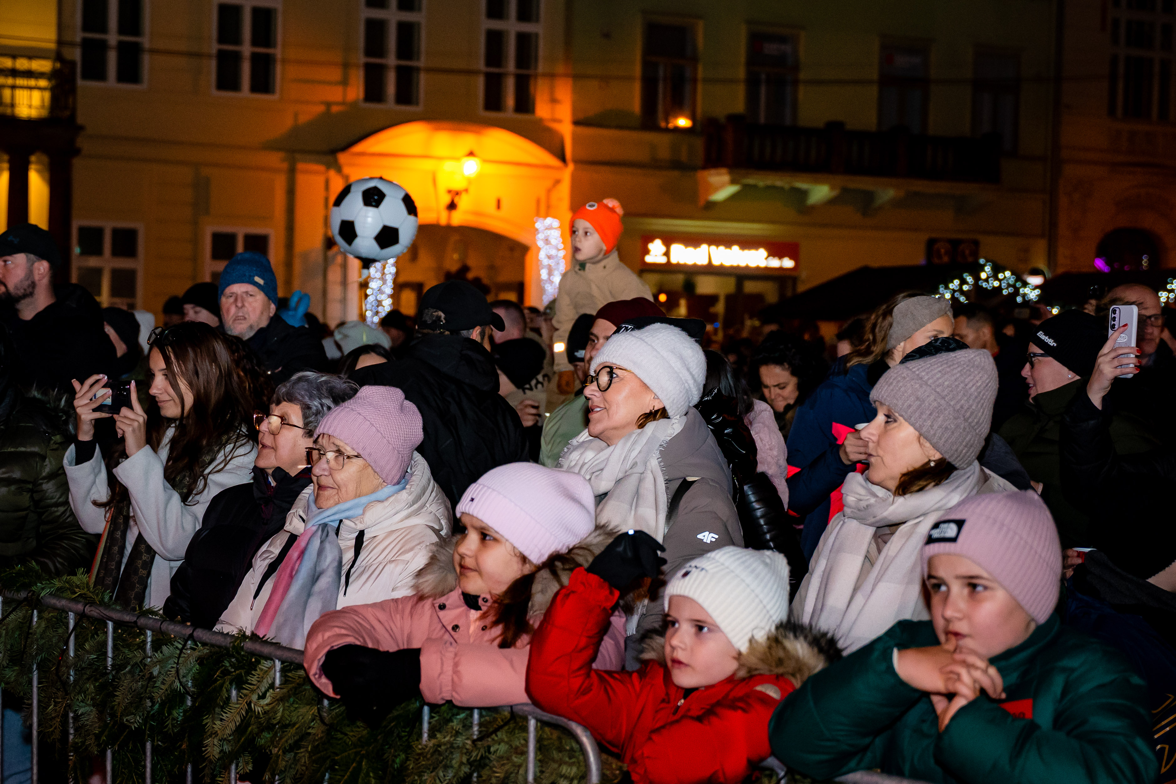 SVETOVE VIANOCE S KAPELOU BASAWELL-13